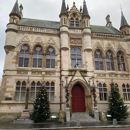 No 10 Immaculate City Centre, Top Floor 2 Bed Flat With Free Parking Inverness Exteriör bild