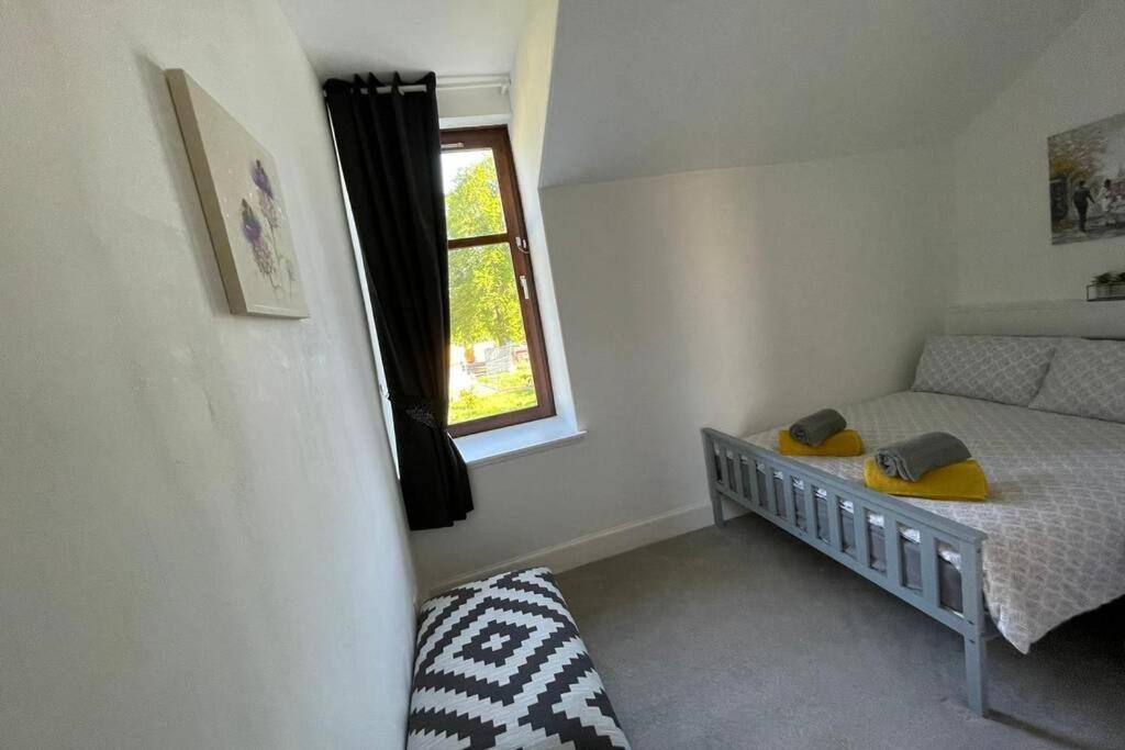 No 10 Immaculate City Centre, Top Floor 2 Bed Flat With Free Parking Inverness Exteriör bild
